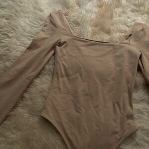 Nude Aritzia contour Square neck bodysuit worn one time great condition